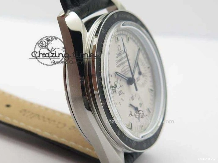 1228 Vibrant Speedmaster JHF SS Snoopy Award 45th Anniversary White Dial On Black Leather Strap 8238